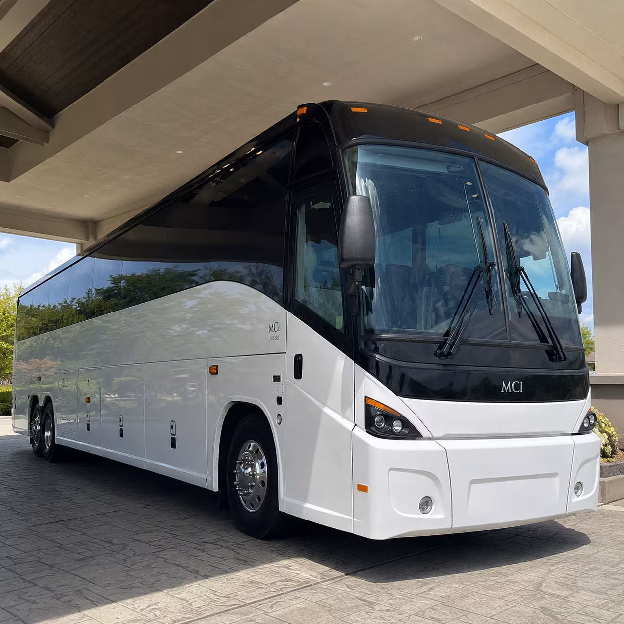 personnel shuttles between bloomington hotels and msp air reserve station